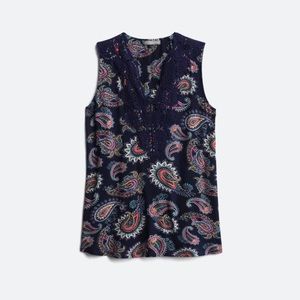 Loveappella Dovyan Crochet Lace Detail Knit Sleeveless Top